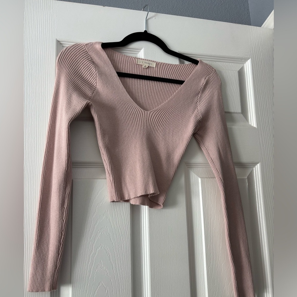 La Hearts Blush Ribbed V-Neck Crop Top